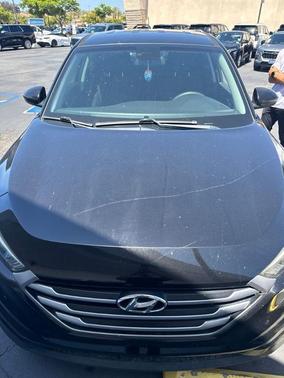 Black Noir Pearl 2017 Hyundai TUCSON SE