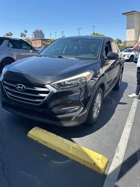 Black Noir Pearl 2017 Hyundai TUCSON SE