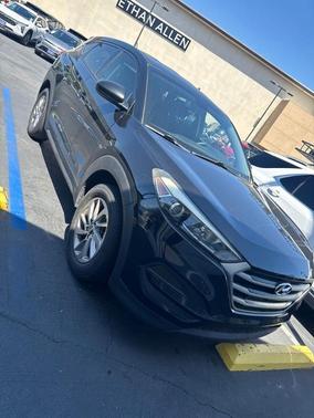 Black Noir Pearl 2017 Hyundai TUCSON SE