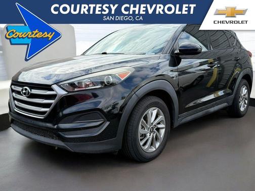 Black Noir Pearl 2017 Hyundai TUCSON SE