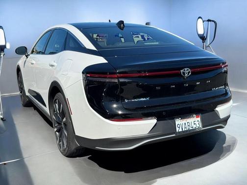 2026 Toyota Crown Platinum