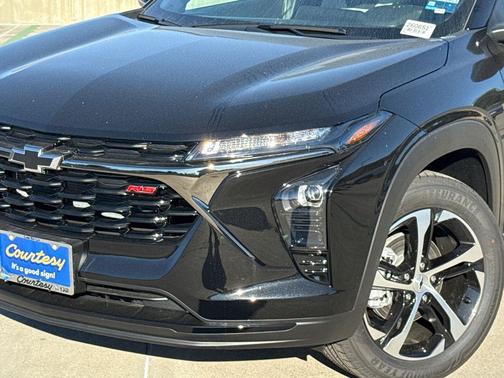 Mosaic Black Metallic 2026 Chevrolet Trax 1RS