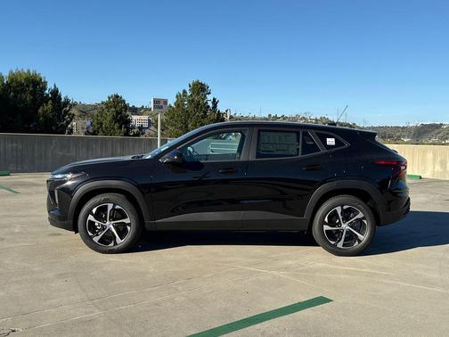 Mosaic Black Metallic 2026 Chevrolet Trax 1RS