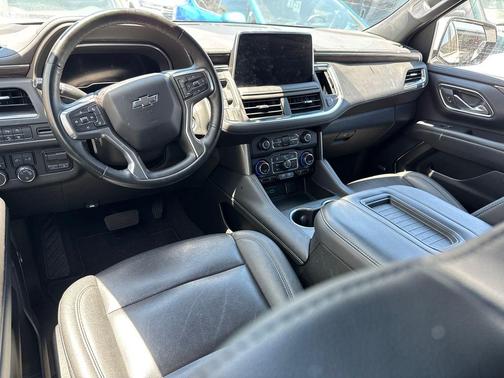 Summit White 2024 Chevrolet Suburban Z71