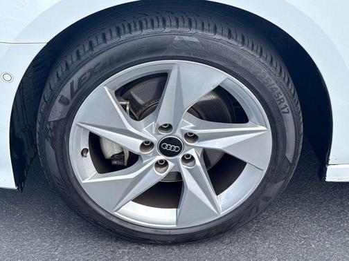 Glacier White Metallic 2024 Audi A3 40 Premium