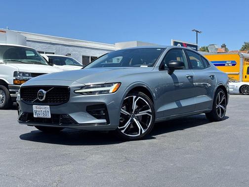 Thunder Gray Metallic 2024 Volvo S60 B5 Plus Dark Theme