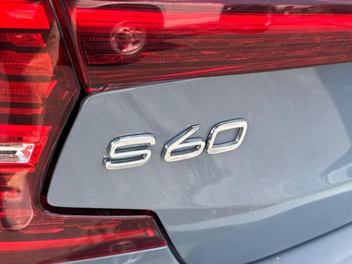 Thunder Gray Metallic 2024 Volvo S60 B5 Plus Dark Theme