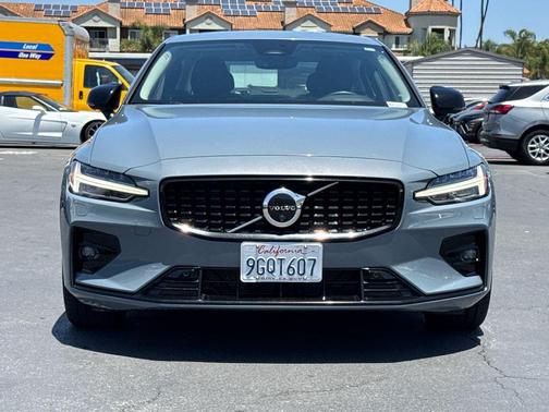 Thunder Gray Metallic 2024 Volvo S60 B5 Plus Dark Theme