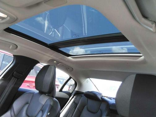 Thunder Gray Metallic 2024 Volvo S60 B5 Plus Dark Theme