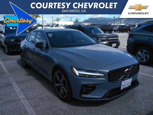 Thunder Gray Metallic 2024 Volvo S60 B5 Plus Dark Theme