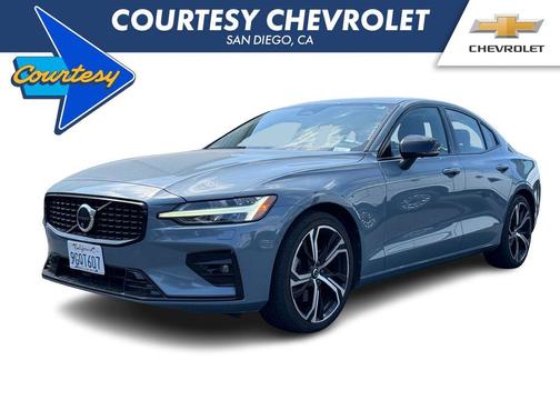 Thunder Gray Metallic 2024 Volvo S60 B5 Plus Dark Theme