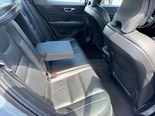 Thunder Gray Metallic 2024 Volvo S60 B5 Plus Dark Theme
