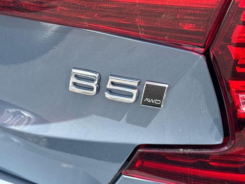 Thunder Gray Metallic 2024 Volvo S60 B5 Plus Dark Theme