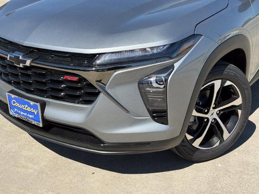 Sterling Gray Metallic 2026 Chevrolet Trax 1RS
