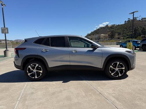 Sterling Gray Metallic 2026 Chevrolet Trax 1RS