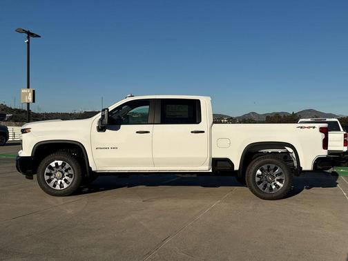 2026 Chevrolet Silverado 2500 Custom