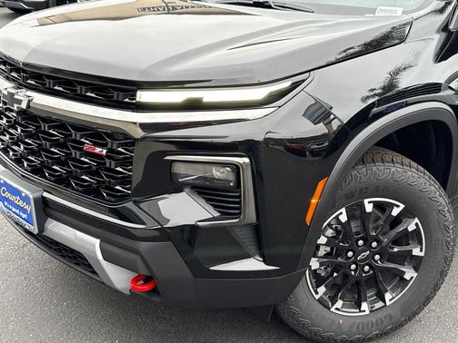 Mosaic Black Metallic 2026 Chevrolet Traverse Z71