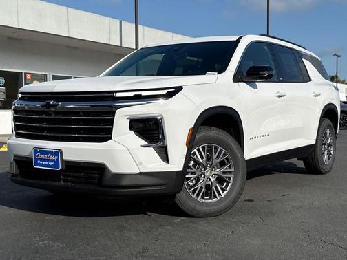 Summit White 2026 Chevrolet Traverse LT