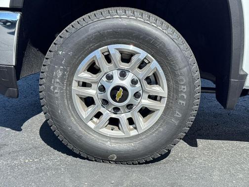Summit White 2026 Chevrolet Silverado 2500 WT