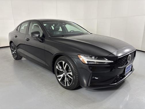 2024 Volvo S60 B5 Core Dark Theme