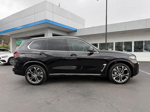 Black Sapphire Metallic 2024 BMW X5 sDrive40i