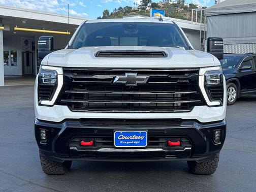 Summit White 2026 Chevrolet Silverado 2500 LT