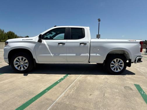 Summit White 2026 Chevrolet Silverado 1500 Custom