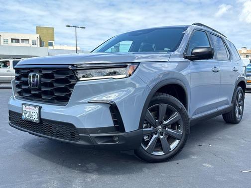 Sonic Gray Pearl 2025 Honda Pilot Sport