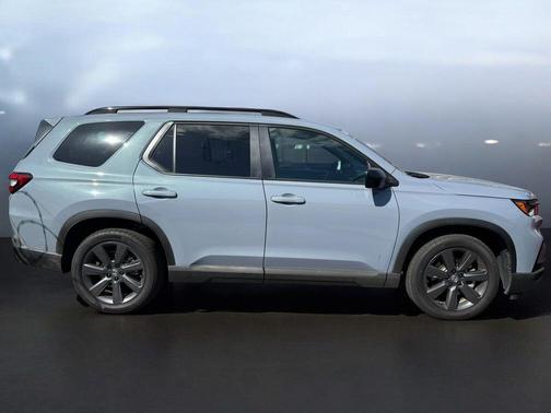 Sonic Gray Pearl 2025 Honda Pilot Sport