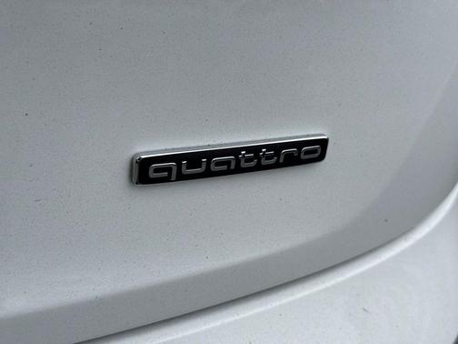 Arkona White 2024 Audi Q5 45 S line quattro Premium