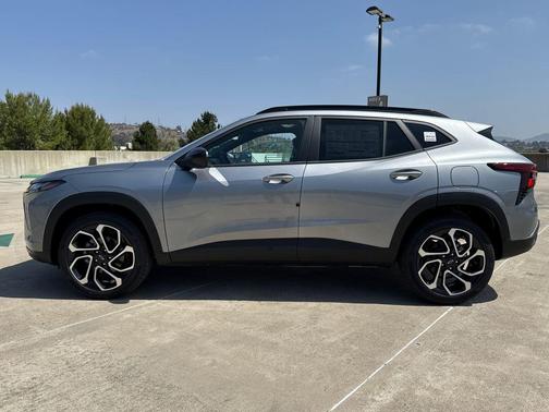 Sterling Gray Metallic 2026 Chevrolet Trax 2RS