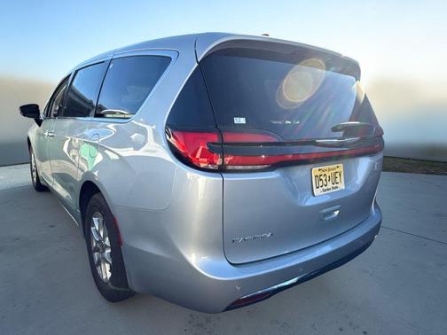 2024 Chrysler Pacifica Touring-L