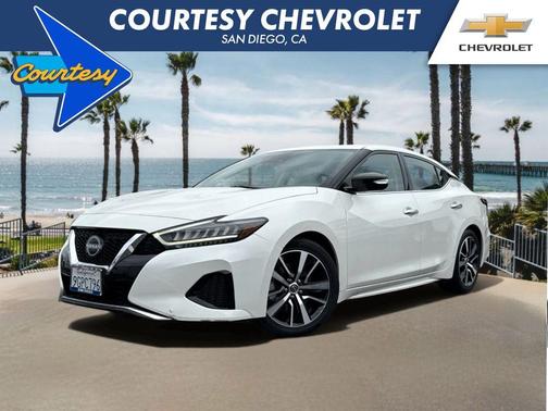 White 2023 Nissan Maxima SV