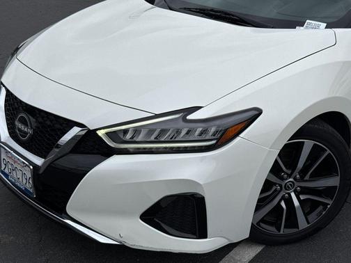 White 2023 Nissan Maxima SV