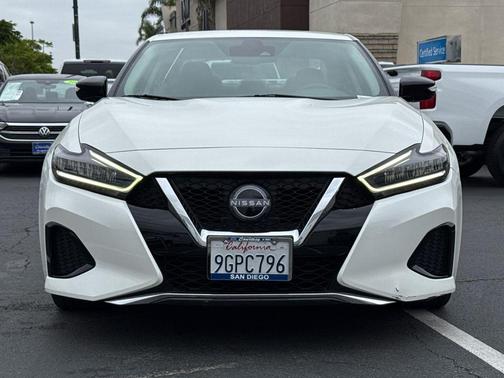 White 2023 Nissan Maxima SV