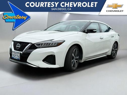 White 2023 Nissan Maxima SV