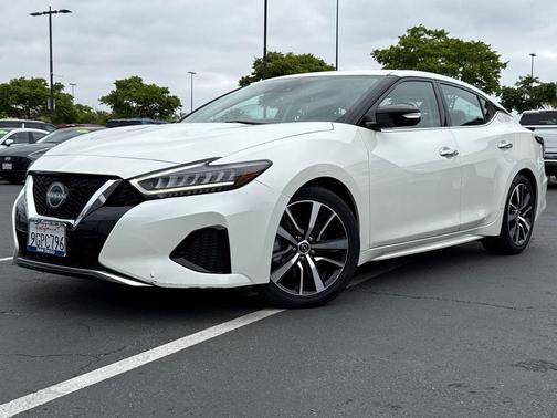 White 2023 Nissan Maxima SV