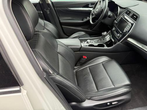White 2023 Nissan Maxima SV