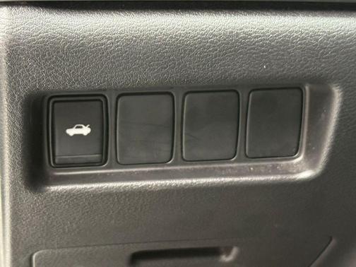 White 2023 Nissan Maxima SV