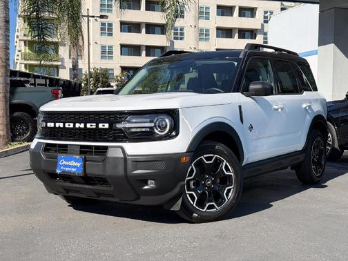 Oxford White 2025 Ford Bronco Sport Outer Banks