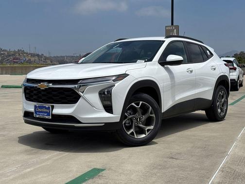 Summit White 2026 Chevrolet Trax LT
