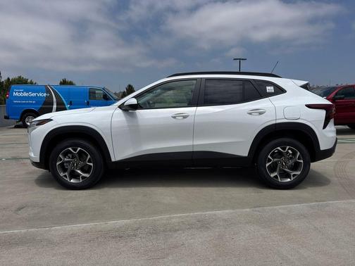 Summit White 2026 Chevrolet Trax LT
