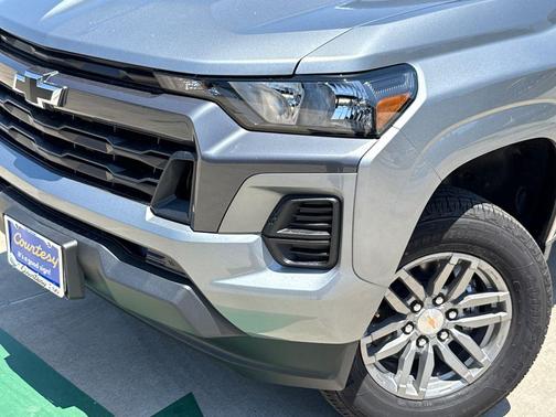 Sterling Gray Metallic 2026 Chevrolet Colorado LT