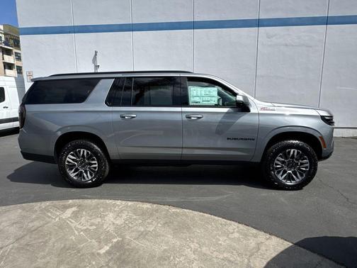 Sterling Gray Metallic 2026 Chevrolet Suburban Z71