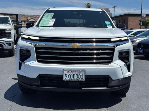 Summit White 2025 Chevrolet Traverse LT