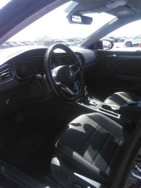 Deep Black Pearl Effect 2024 Volkswagen Jetta 1.5T SE