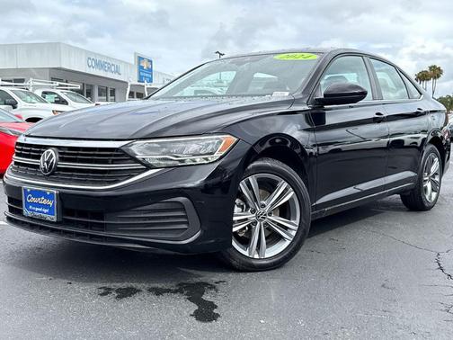 Deep Black Pearl Effect 2024 Volkswagen Jetta 1.5T SE
