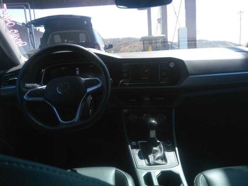 Deep Black Pearl Effect 2024 Volkswagen Jetta 1.5T SE