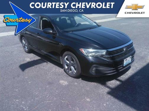 Deep Black Pearl Effect 2024 Volkswagen Jetta 1.5T SE