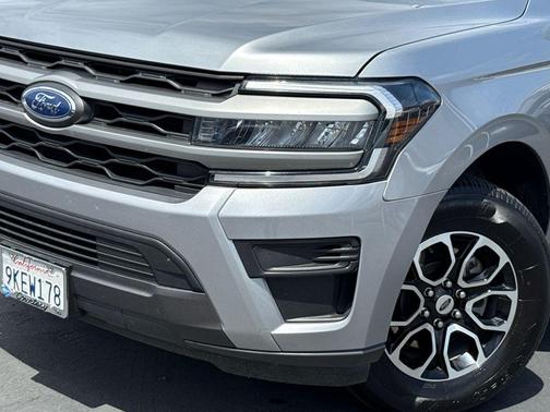 Iconic Silver Metallic 2024 Ford Expedition Max XLT